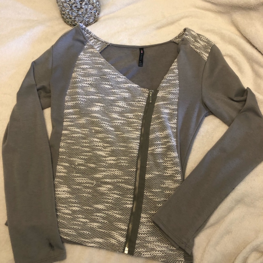 Zip up top! Form fitting